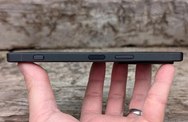 Обзор Sony Xperia 1 VII: смартфона с классическим дизайном и отличными камерами